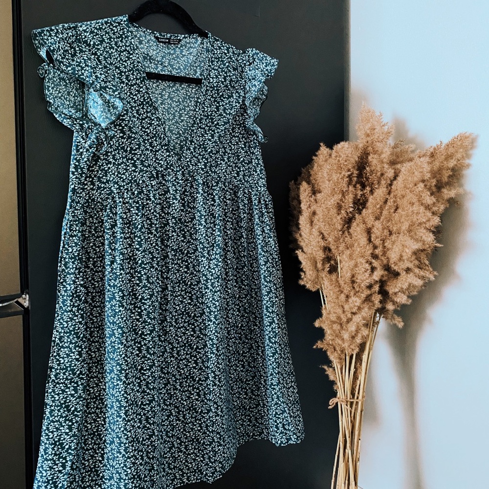 Women’s Dress - Size Medium/US 6